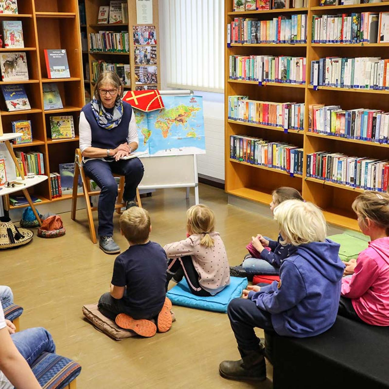 Vorlesestunde für die Kinder der 1. Klasse Volksschule